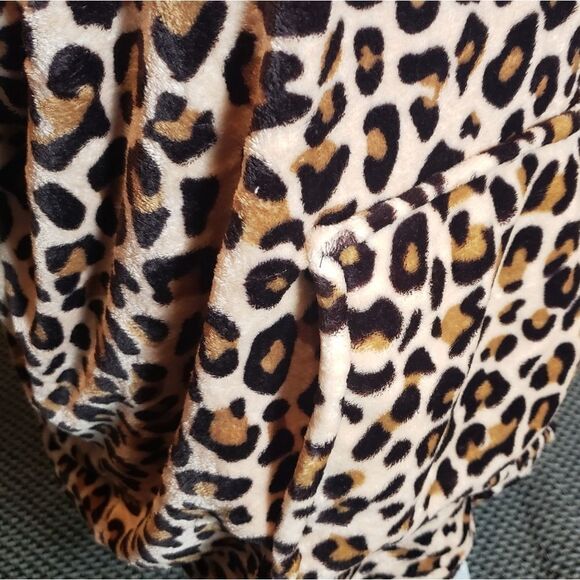 Leopard teddy sweatshirt/robe  - Picture 3 of 7